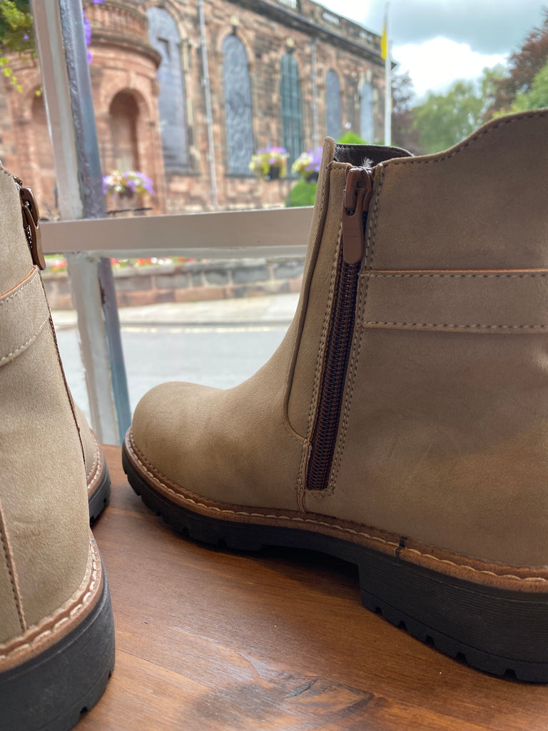 Size 3 deals boots sale