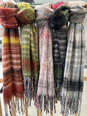 Wool Mix Chunky Tassel Scarf