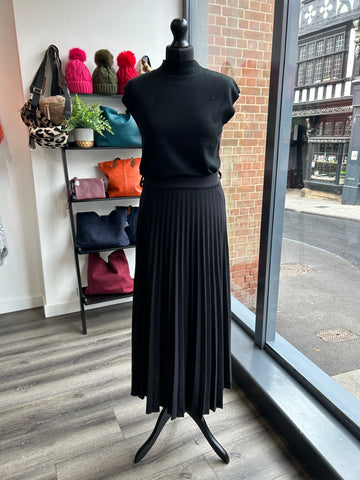 Pleated Knit Maxi Skirt - Black